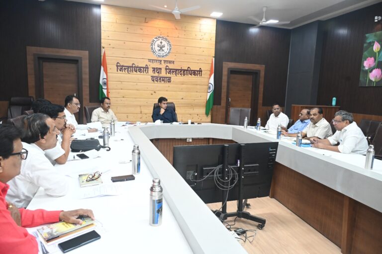 ग्राहक संरक्षण परिषदेत दाखल तक्रारींवर कालमर्यादेत कारवाई करा – जिल्हाधिकारी विकास मीना