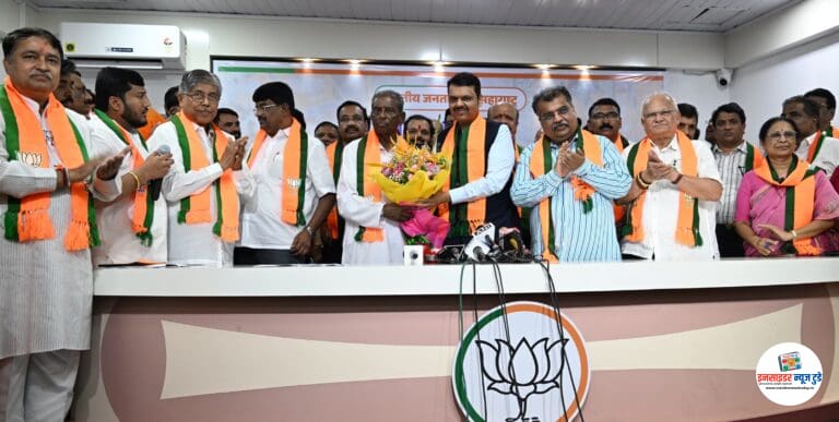 माजी मंत्री अण्णा डांगे यांचा दोन पुत्रांसह भाजपामध्ये प्रवेश