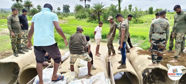 अतिदुर्गम लिंगापूर टोला येथील नागरिकांसाठी गडचिरोली पोलीसांनी श्रमदानातून उभारला पूल