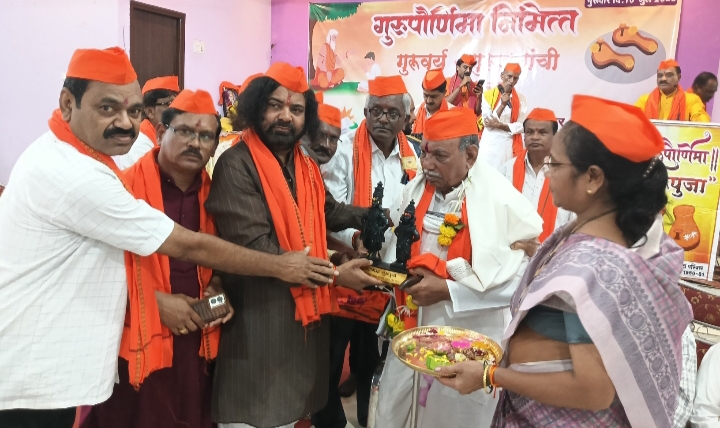 विकास हायस्कुल बँच १९८०-८१ वर्गमित्रा व्दारे गुरूजनांची गुरूपुजा थाटात संपन्न