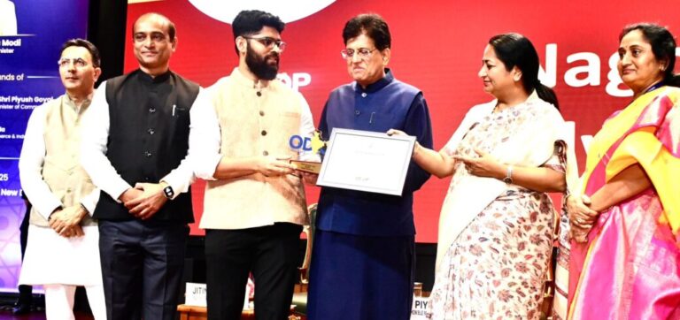 एक जिल्हा एक उत्पादन 2024 अंतर्गत  भरीव कामगिरीबद्दल महाराष्ट्राला अ श्रेणीतील केंद्र शासनाचे सुवर्ण पदक