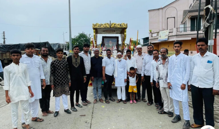 हिंगणामध्ये निघाला ताजुद्दीन बाबांचा संदल