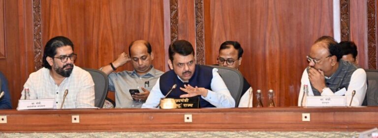 उद्योगांच्या सर्व परवानग्या आता मैत्री पोर्टलवर ऑनलाईन मिळणार – मुख्यमंत्री देवेंद्र फडणवीस
