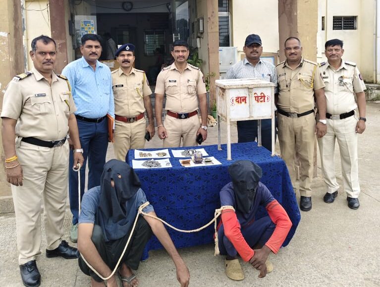 मंदिरातील दानपेटी चोरीप्रकरणी दोन आरोपी अटकेत, २१ हजारांचा मुद्देमाल जप्त 