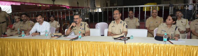 १०३ व्या उर्स निमित्त ताजबाग सक्करदरा येथे बंदोबस्त बाबत पोलीस आयुक्त डॉ रवींद्र कुमार सिंगल नागपूर शहर यांचे बंदोबस्ततील अधिकारी आणि अंमलदार यांना मार्गदर्शन
