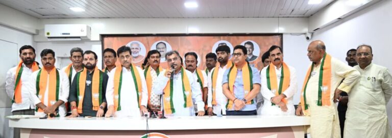 नांदेड मध्यवर्ती सहकारी बँकेचे माजी अध्यक्ष दिनकर दहिफळे यांचा भाजपामध्ये प्रवेश 