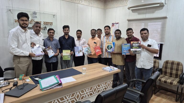 मुख्यमंत्री देवेंद्र फडणवीस यांच्या वाढदिवसानिमित्त खापा नगर परिषद अभ्यासिकेत मोफत पुस्तके वाटप – वाचन संस्कृतीला चालना देणारा स्तुत्य उपक्रम