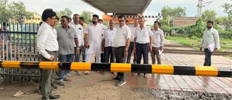 महत्सूल मंत्री बावनकुळे शिष्टाईने रमाईनगर रेल्वे गेट लवकर खुला