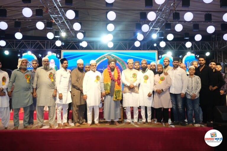 हजरत बाबा ताजुद्दीन रहमतुल्लाह अलैह के सालाना उर्स के अवसर पर ताजबाग़ में दरगाह के सामने तक़रीर कार्यक्रम का आयोजन