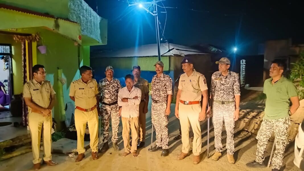 कोबींग ऑपरेशनमध्ये रेकॉर्डवरील गुन्हेगारांना अडवून वाहने तपासली कोबींग ऑपरेशनमध्ये रेकॉर्डवरील गुन्हेगारांना अडवून वाहने तपासली