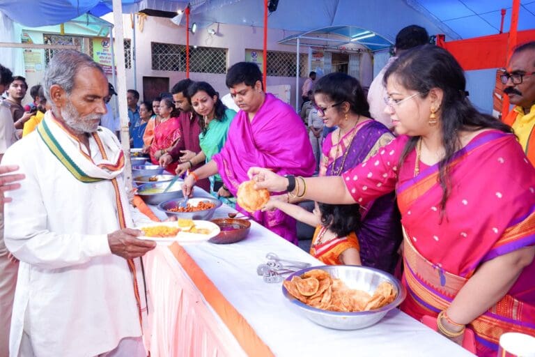 गडकरी परिवार ने चमत्कारिक  हनुमान मंदिर जामसांवली में हनुमान  की पूजा का पूर्णाहुति अनुष्ठान किया।