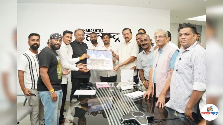 सर्प बचावकर्त्यांना ओळखपत्र व १० लाखांचा विमा देणार सरकार