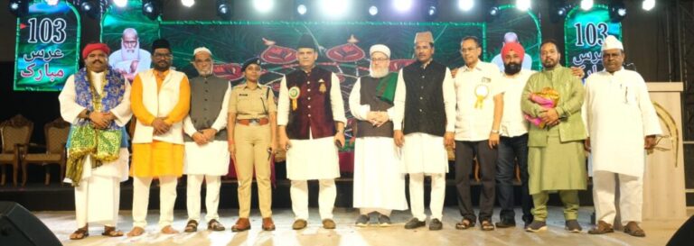 परचम कुशाई से बाबा ताजुद्दीन के सालाना उर्स का आगाज श्रद्धालुओं ने आस्था के साथ की मजारे पाक की जियारत 