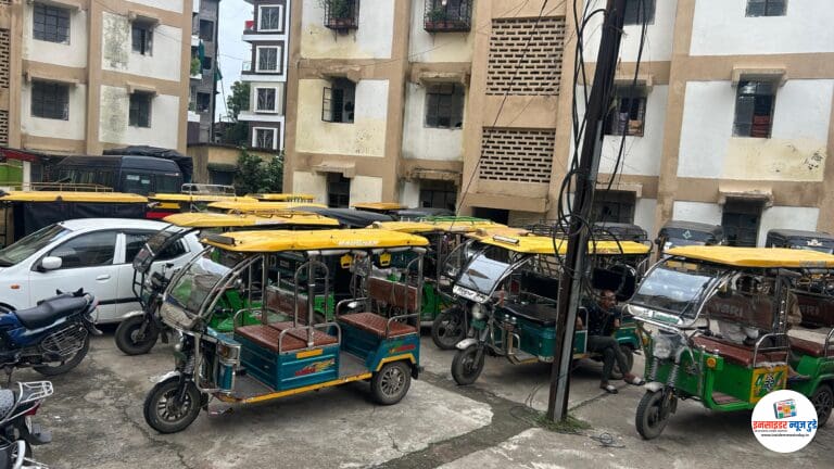 नागपुरात वाहतूक पोलिसांची धडक कारवाई: २४ ऑटो आणि ४६ ई-रिक्षा जप्त!