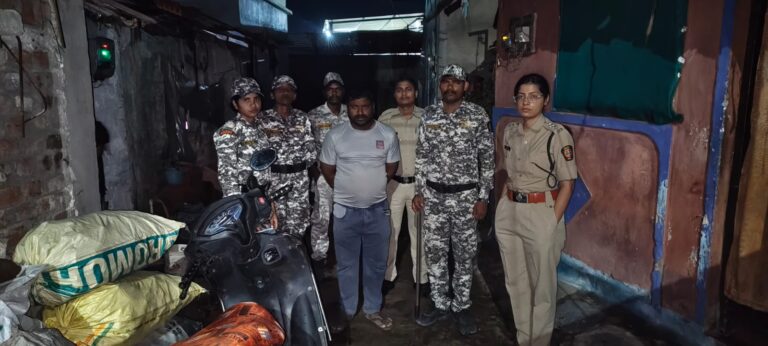 रात्र गस्त दरम्यान कोबींग ऑपरेशन राबवुन केले रेकॉर्डवरील गुन्हेगार चेक आणि नाकाबंदी करून तपासली वाहने