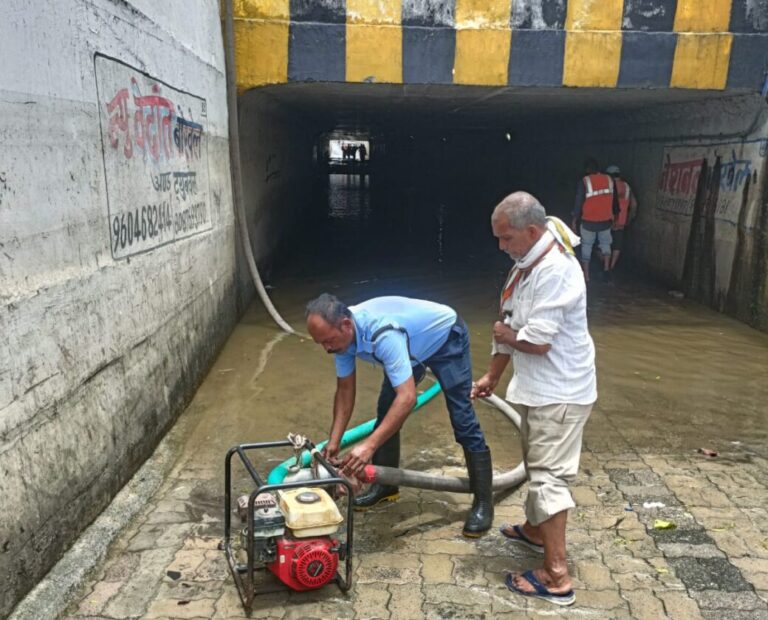 नागरिकांच्या सेवेसाठी मनपाचे स्वच्छता कार्य निरंतर सुरूच