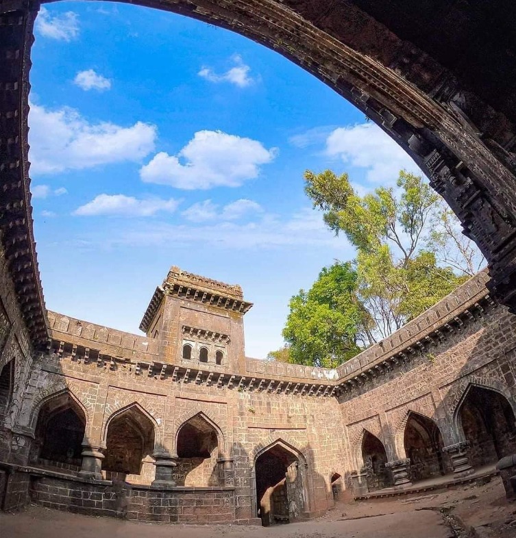 १२ पराक्रम स्थळे युनेस्कोच्या व्यासपीठावर