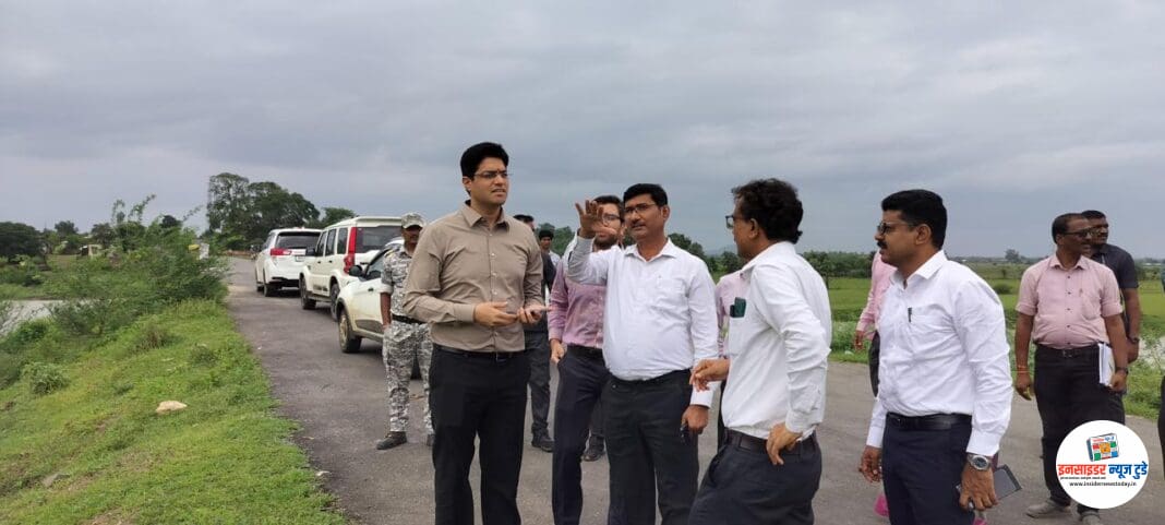अहेरी उपविभागाचा जिल्हाधिकाऱ्यांकडून आढावा ; रस्त्यांची पाहणी, पूरप्रवण भागांतील नुकसानीसंबंधी पंचनाम्याचे निर्देश अहेरी उपविभागाचा जिल्हाधिकाऱ्यांकडून आढावा ; रस्त्यांची पाहणी, पूरप्रवण भागांतील नुकसानीसंबंधी पंचनाम्याचे निर्देश