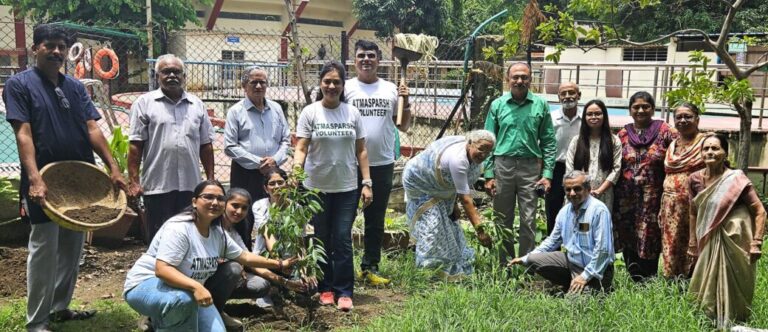 आत्मस्पर्शा चैरिटेबल ट्रस्ट, नागपुर द्वारा ‘एक पेड़ माँ के नाम’, दीनदयाल शोध संस्थान ‘बालजगत’ में वृक्षारोपण