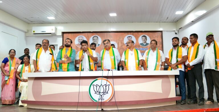 मालवण मधील ‘उबाठा’ च्या चार माजी नगरसेवकांचा समर्थकांसह भाजपामध्ये प्रवेश