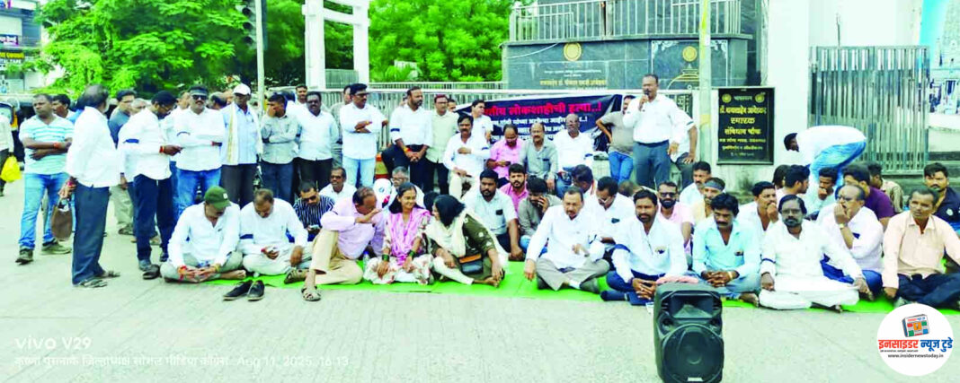 राहुल गांधी व इंडिया आघाडीच्या नेत्यांच्या अटकेविरोधात यवतमाळात काँग्रेसचे धरणे आंदोलन राहुल गांधी व इंडिया आघाडीच्या नेत्यांच्या अटकेविरोधात यवतमाळात काँग्रेसचे धरणे आंदोलन
