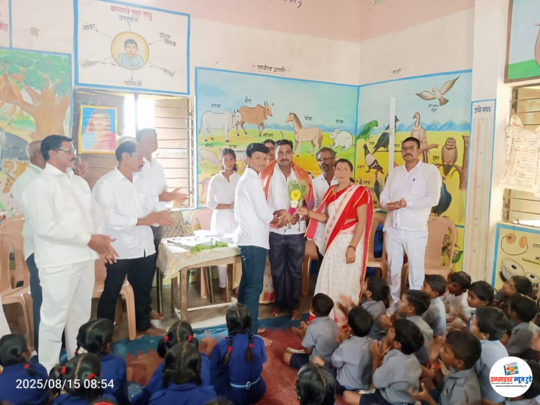 गुणवंत विद्यार्थ्यांच्या हस्ते ध्वजारोहण, त्यांच्या व त्यांच्या पालकांच्या सत्कार करून भांडेवाडी येथे स्वातंत्र्य दिन उत्साहात साजरा गुणवंत विद्यार्थ्यांच्या हस्ते ध्वजारोहण, त्यांच्या व त्यांच्या पालकांच्या सत्कार करून भांडेवाडी येथे स्वातंत्र्य दिन उत्साहात साजरा