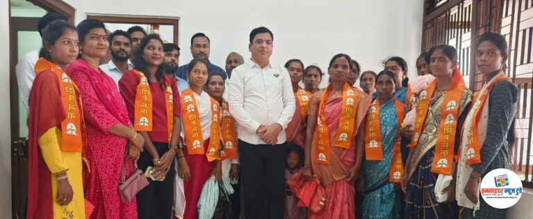 राज्यमंत्री आशिष जयस्वाल यांच्या नेतृत्वाखाली महिलांनी केला शिवसेनेत प्रवेश