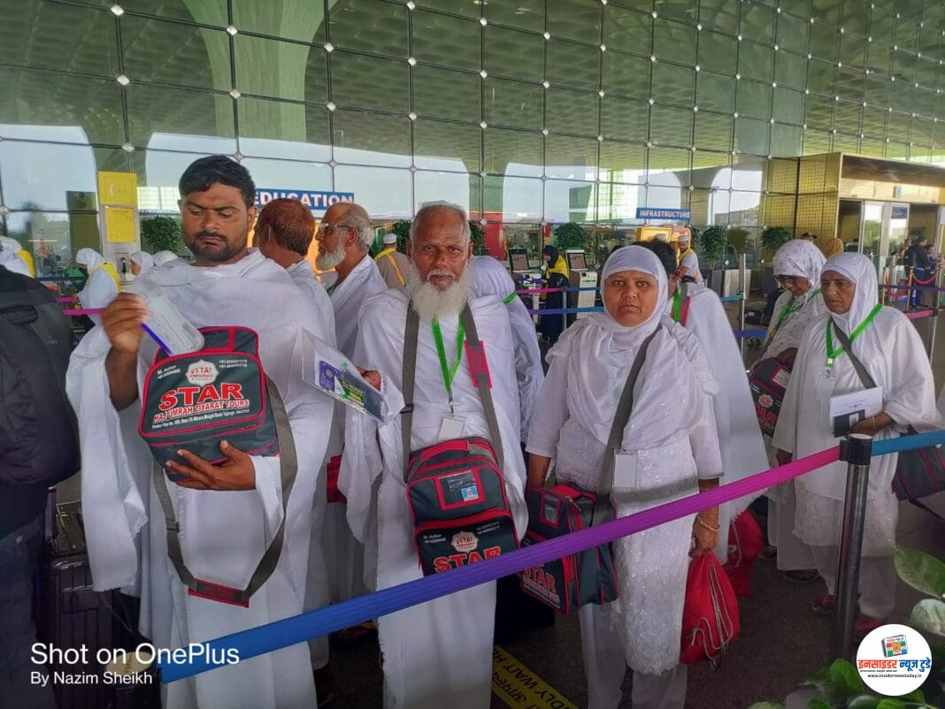 उमराह यात्रेसाठी सात यात्रेकरूंचा ताफा रवाना उमराह यात्रेसाठी सात यात्रेकरूंचा ताफा रवाना