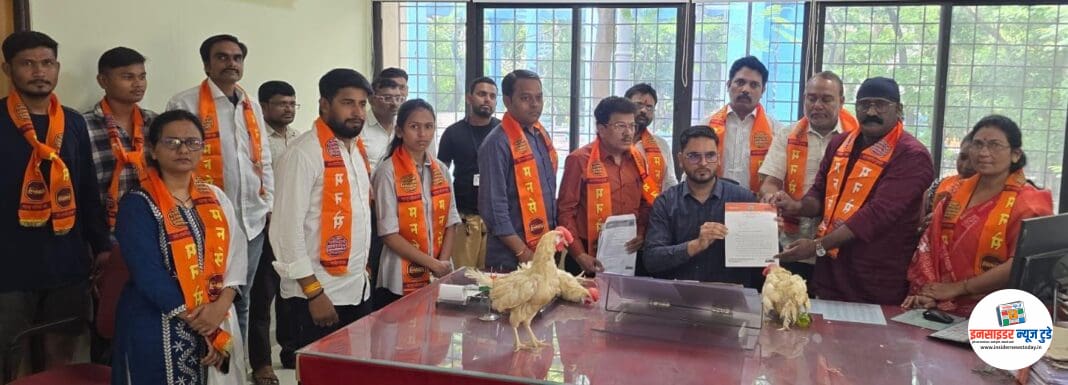 अवैध चिकन मटन मार्केट ला छुपा पाठिंबा देणाऱ्या मनपा अधिकाऱ्यांना मनसेने दिली कोंबड्यांची भेट अवैध चिकन मटन मार्केट ला छुपा पाठिंबा देणाऱ्या मनपा अधिकाऱ्यांना मनसेने दिली कोंबड्यांची भेट