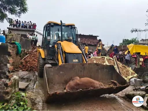 भंडाऱ्यात मुसळधार पावसाने जीर्ण घराची भिंत कोसळली; गाय-शेळ्यांचा मृत्यू, शेतकऱ्याचे 1,22000/- rupay नुकसान