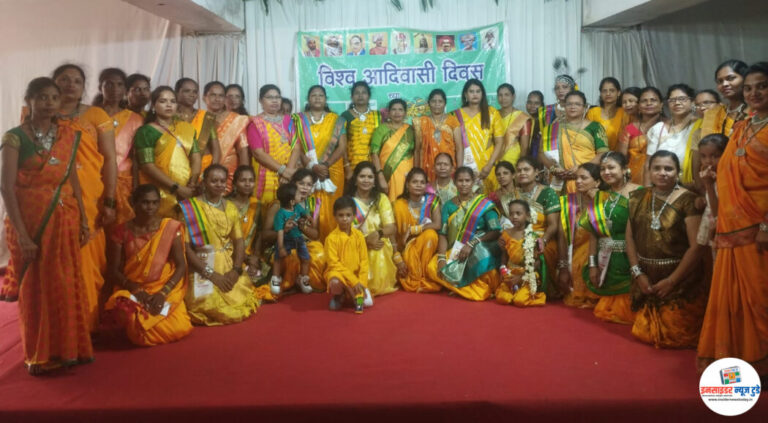 आदिवासी महिलांओने निकाली रॅली