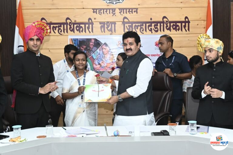 पालकमंत्र्यांच्याहस्ते आकांक्षित तालुक्यातील अधिकारी, कर्मचाऱ्यांचा सन्मान
