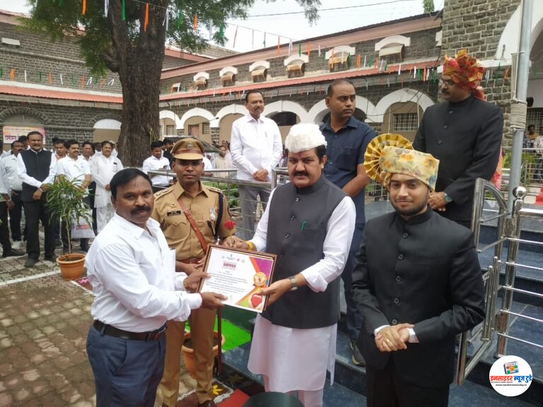 पालकमंत्र्यांच्याहस्ते स्वातंत्र्यदिनी अवयवदान करणाऱ्यांचा सत्कार