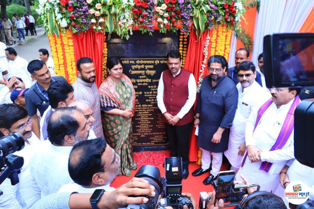 लोकनेते स्व.गोपीनाथराव मुंडे यांच्या पुर्णाकृती पुतळ्याचे मुख्यमंत्री देवेंद्र फडणवीस यांच्या हस्ते अनावरण लोकनेते स्व.गोपीनाथराव मुंडे यांच्या पुर्णाकृती पुतळ्याचे मुख्यमंत्री देवेंद्र फडणवीस यांच्या हस्ते अनावरण