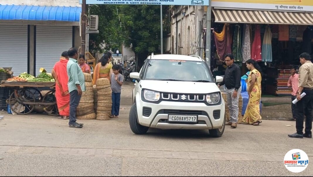 रुग्णालय व शाळेकडे जाणारा मार्ग अवरुद्ध – टोपल्यांच्या दुकानामुळे नागरिक हैराण रुग्णालय व शाळेकडे जाणारा मार्ग अवरुद्ध – टोपल्यांच्या दुकानामुळे नागरिक हैराण