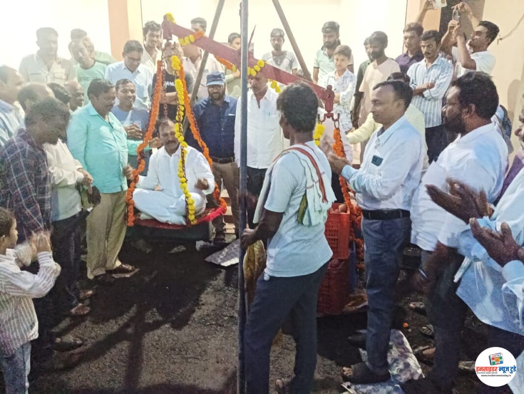 रजनीकांत बोरले यांचा फळ (सफरचंद )तुला भार रजनीकांत बोरले यांचा फळ (सफरचंद )तुला भार