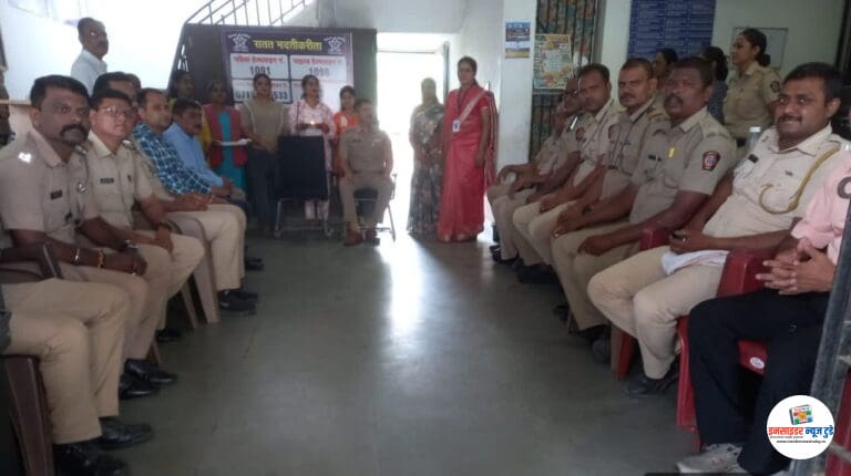 समाजकार्य महाविद्यालयातील विद्यार्थिनींचे कामठी पोलिसांचा रक्षाबंधन