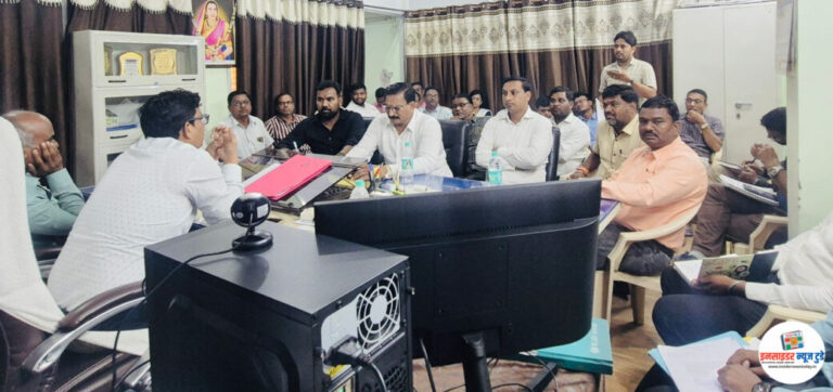 सावनेर नगर परिषदेमध्ये समस्यांवर आढावा बैठक; भाजप पदाधिकाऱ्यांची सक्रिय उपस्थिती