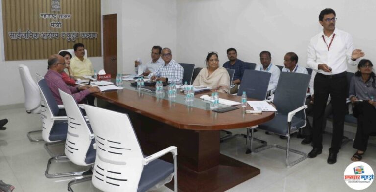 राज्यातील आरोग्य प्रयोगशाळा व रुग्णवाहिका सेवांचा  सार्वजनिक आरोग्यमंत्र्यांकडून आढावा