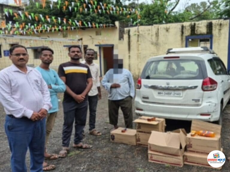 अलिशान चारचाकी वाहनातून अवैध दारुची वाहतूक उघड – दोन व्यक्ती पोलीसांच्या ताब्यात