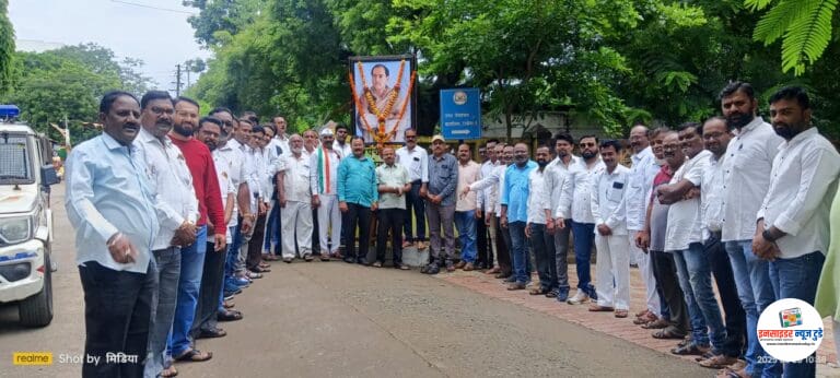 स्व. राजीव गांधी यांच्या जयंतीनिमित्त राळेगाववासियाकडून  विनम्रअभिवादन