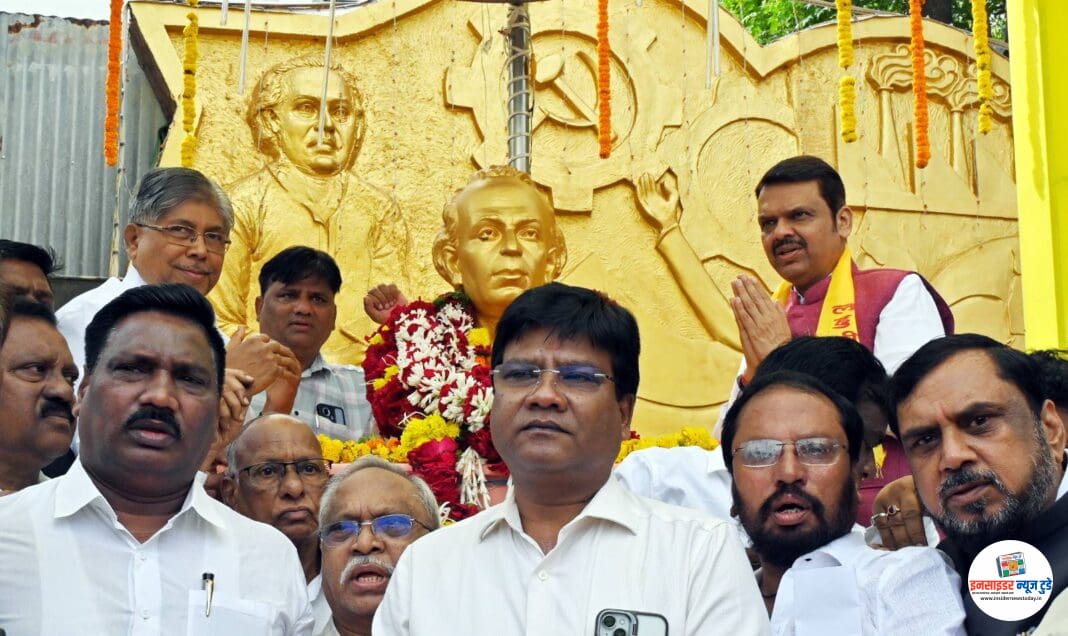 लोकशाहीर अण्णाभाऊ साठेंनी दाखवलेल्या वंचितांच्या विकासाच्या मार्गावर राज्य शासन चालेल – मुख्यमंत्री देवेंद्र फडणवीस लोकशाहीर अण्णाभाऊ साठेंनी दाखवलेल्या वंचितांच्या विकासाच्या मार्गावर राज्य शासन चालेल – मुख्यमंत्री देवेंद्र फडणवीस