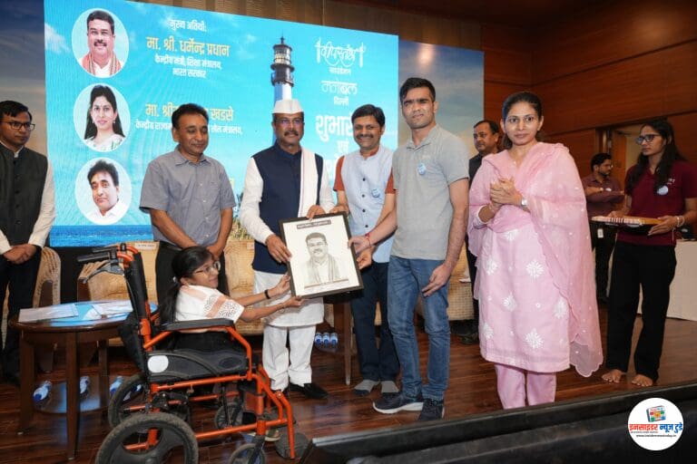 दिल्लीत दीपस्तंभ मनोबल केंद्राचा शुभारंभ  दिव्यांग, अनाथ आणि ट्रान्सजेंडर विद्यार्थ्यांना मोफत प्रशिक्षण