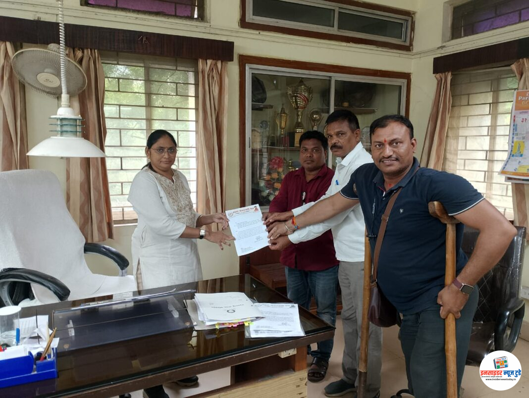 मुंडीकोटा बनले आहे समस्याचा माहेरघर प्रहार तालुका अध्यक्षाचे प्रशासनाला निवेदन सादर मुंडीकोटा बनले आहे समस्याचा माहेरघर प्रहार तालुका अध्यक्षाचे प्रशासनाला निवेदन सादर