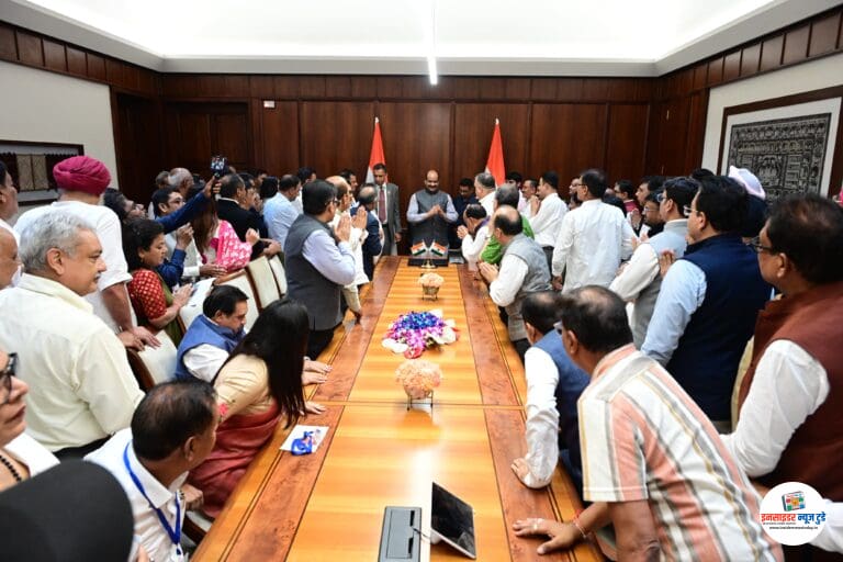 Special Parliament Visit for CAIT Traders – Lok Sabha Speaker Om Birla Addresses the Gathering