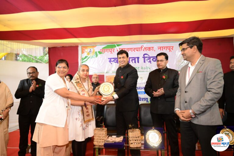 शहराला देशाचे ग्रोथ इंजिन करण्यासाठी कटिबद्ध होऊ या स्वातंत्र्यदिनी मनपा आयुक्तांचा जनतेला संदेश : मनपात ध्वजारोहण