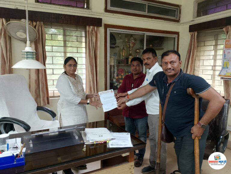 मुंडीकोटा बनले आहे समस्याचा माहेरघर  प्रहार तालुका अध्यक्षाचे प्रशासनाला निवेदन सादर