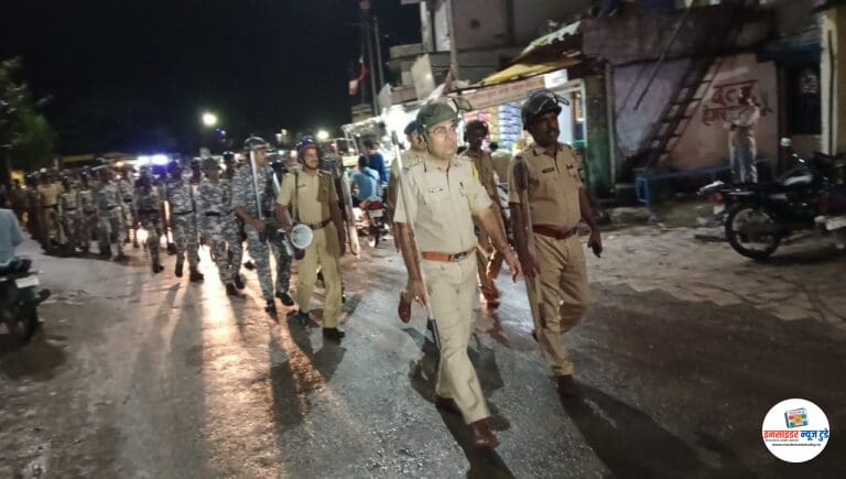 सणोत्सवात कायदा व सुव्यवस्था राखण्यासाठी पारशिवणी पोलिसांचा रूट मार्च आणि दंगा काबू सराव