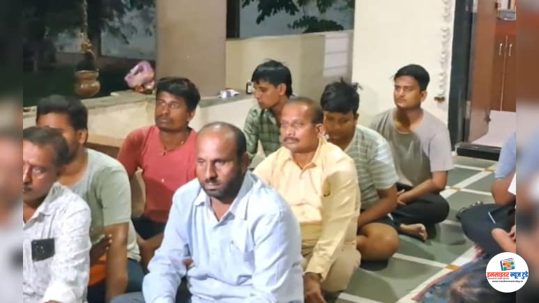 स्वप्नातलं घर की मृत्यूचा सापळा! बिल्डरकडून फसवणूक, 70 कुटुंबांवर मंदिरात राहण्याची वेळ स्वप्नातलं घर की मृत्यूचा सापळा! बिल्डरकडून फसवणूक, 70 कुटुंबांवर मंदिरात राहण्याची वेळ