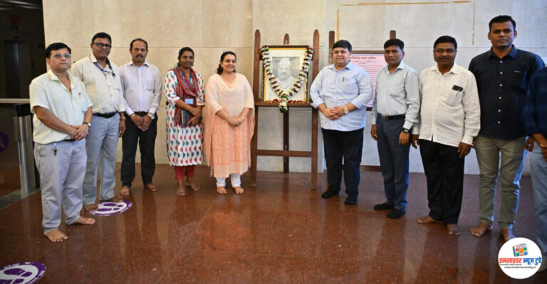 Tribute Paid at Mantralaya on the Birth Anniversary of  Krantisinh Nana Patil
